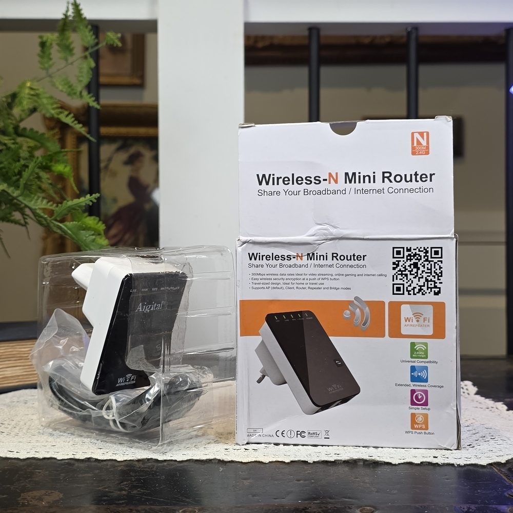 New Wireless-N Mini Router 300Mbps WiFi Repeater Signal Booster AP/Bridge